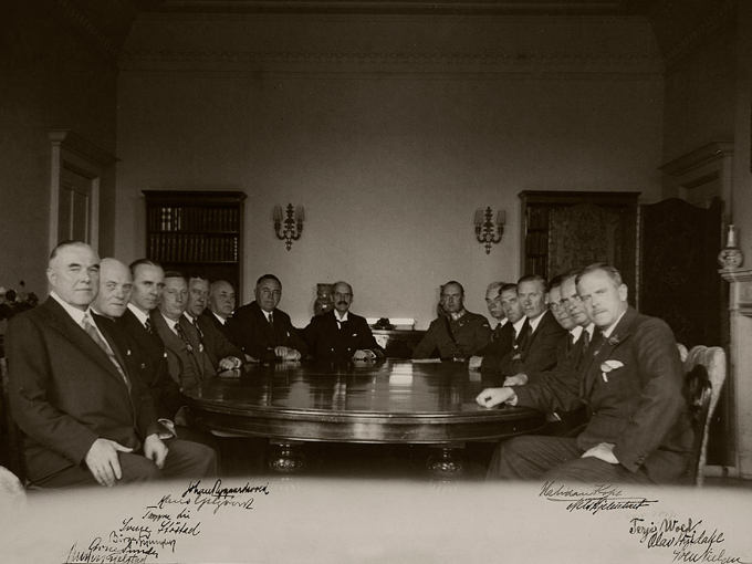 Statsråd i London 26. september 1940.  Fotograf ukjent, De kongelige samlinger